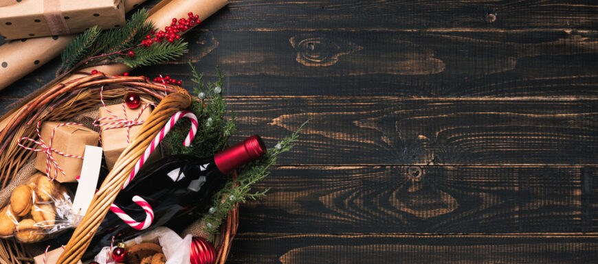 Bottle,Of,Red,Wine,In,Christmas,Basket.